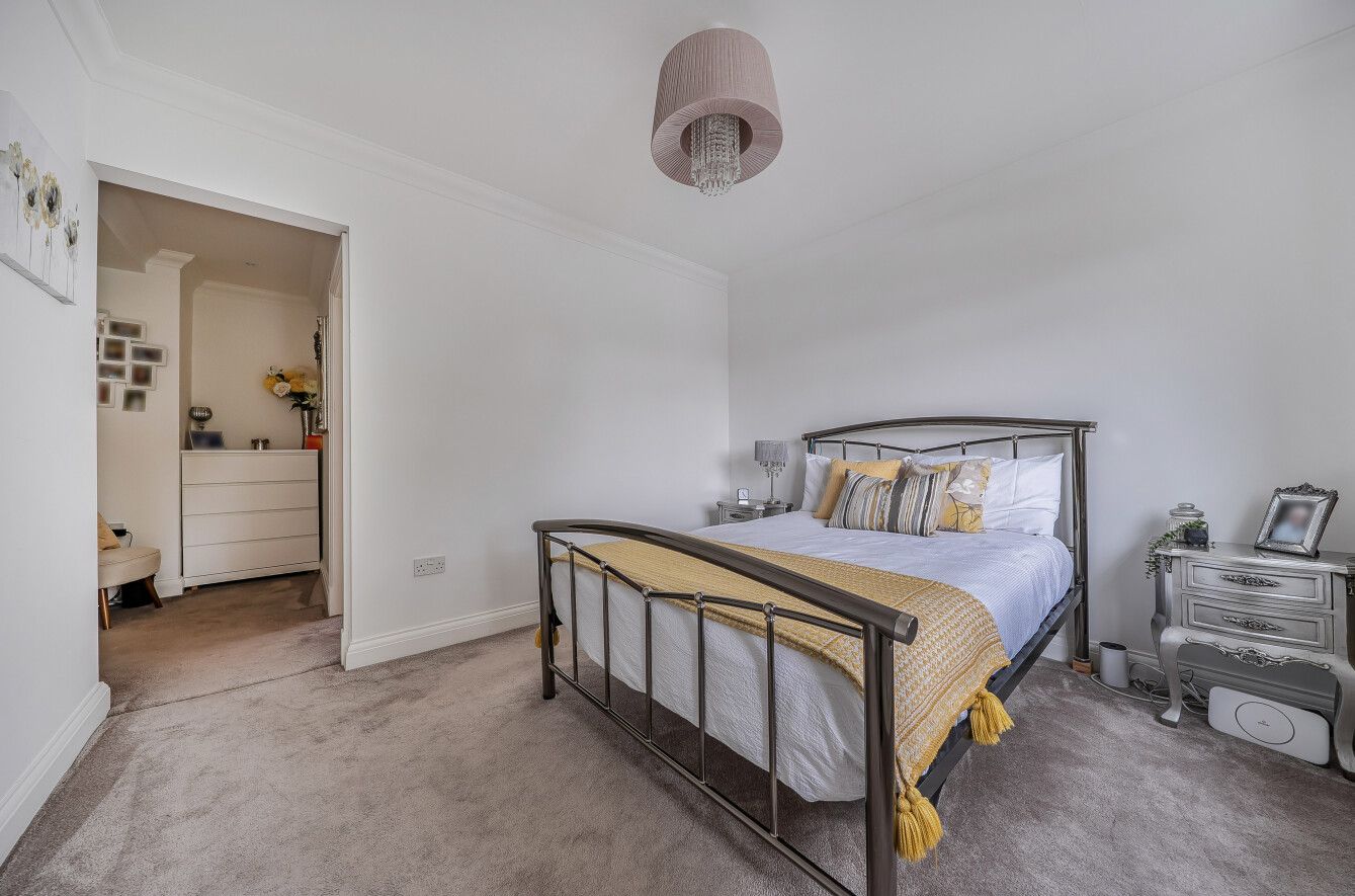 5 bedroom detached house For Sale in Sevenoaks - Photograph 10