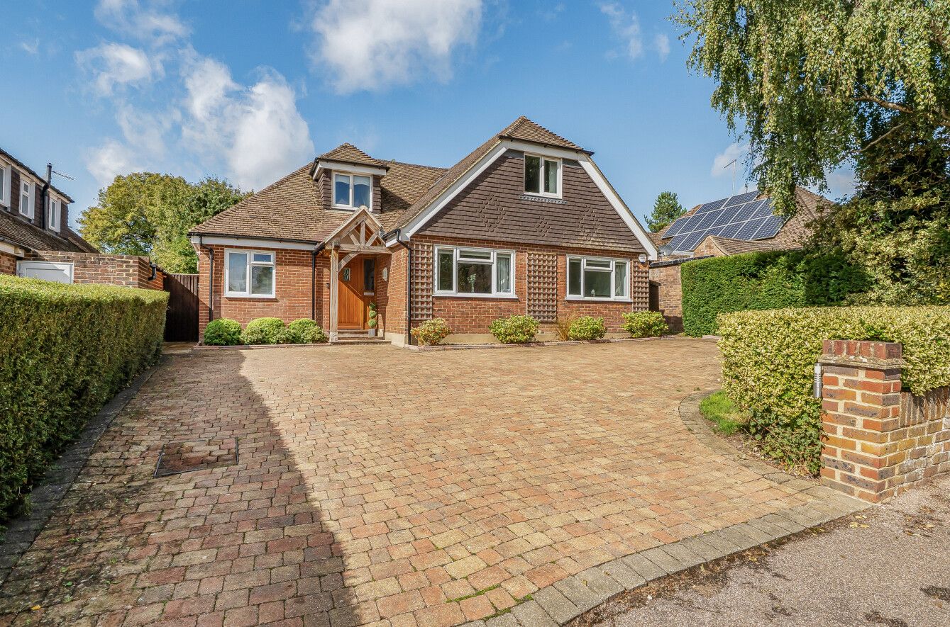 5 bedroom detached house For Sale in Sevenoaks - Photograph 1