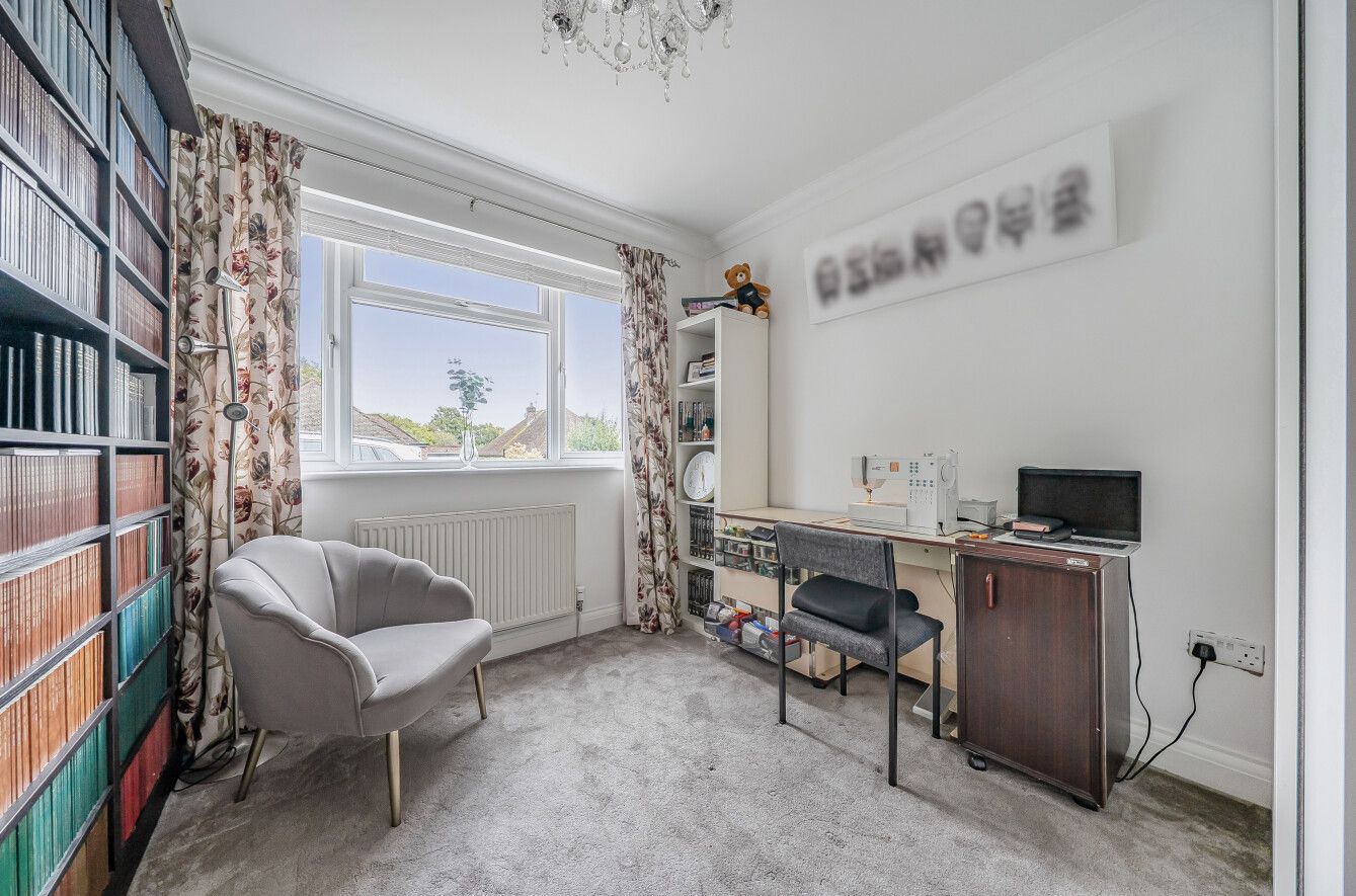 5 bedroom detached house For Sale in Sevenoaks - Photograph 8