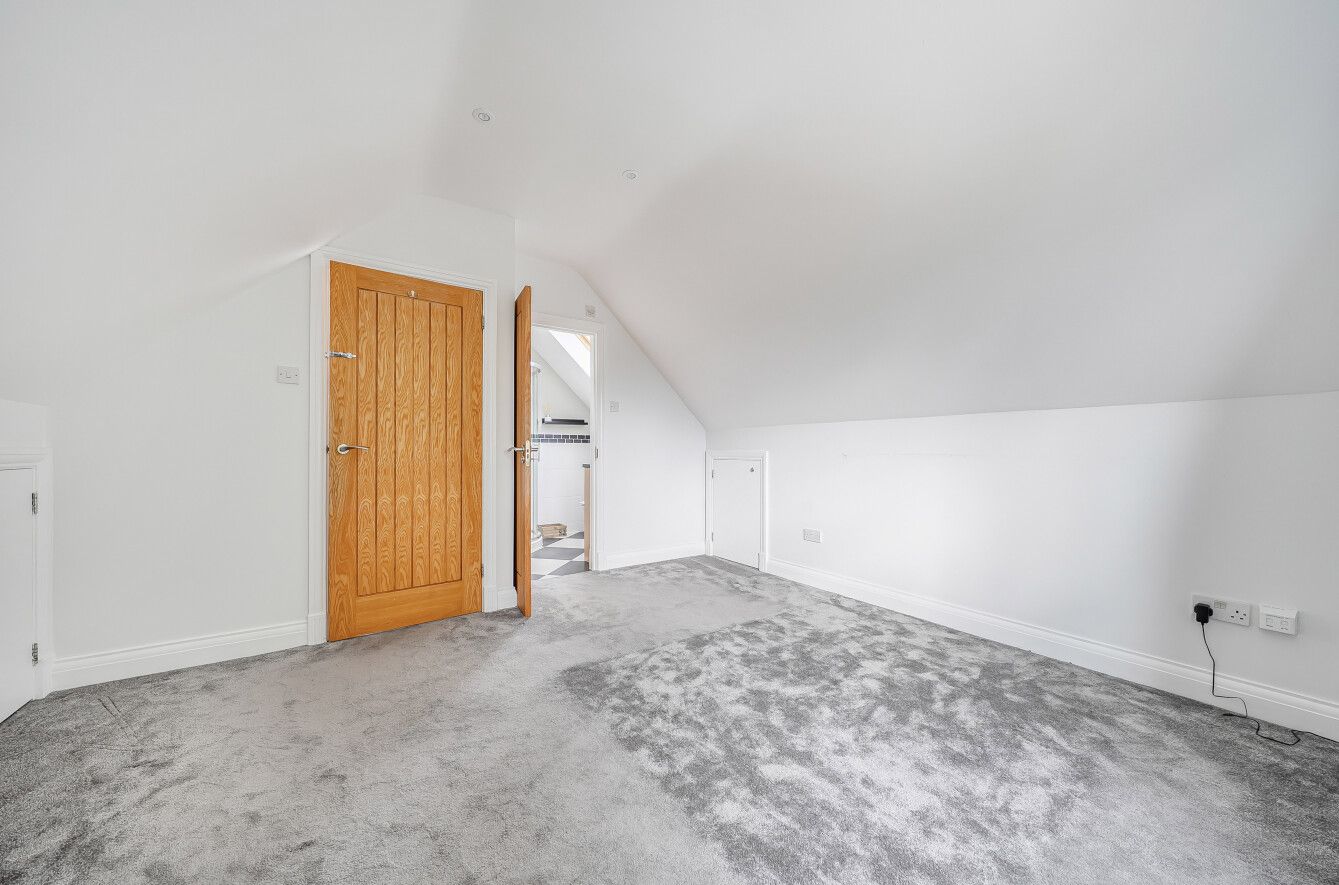 5 bedroom detached house For Sale in Sevenoaks - Photograph 15