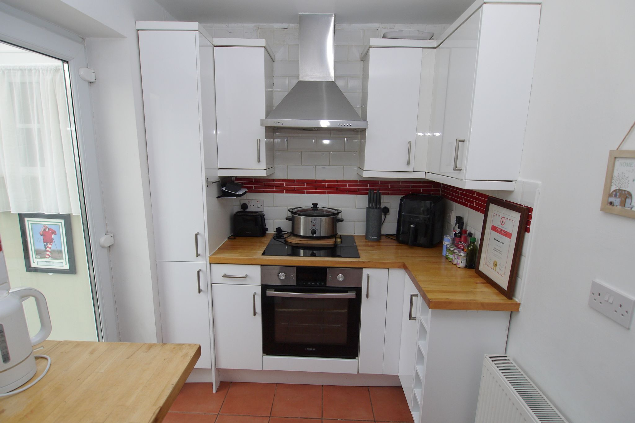 2 bedroom mid terraced house For Sale in Sevenoaks - Photograph 3