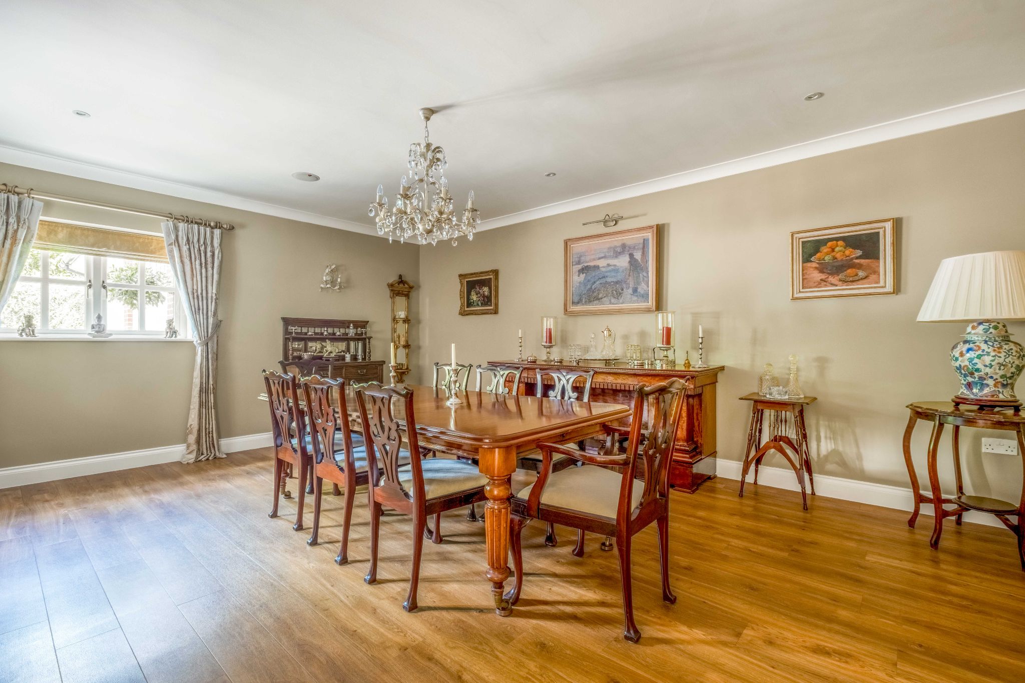 5 bedroom detached house For Sale in Sevenoaks - Photograph 4