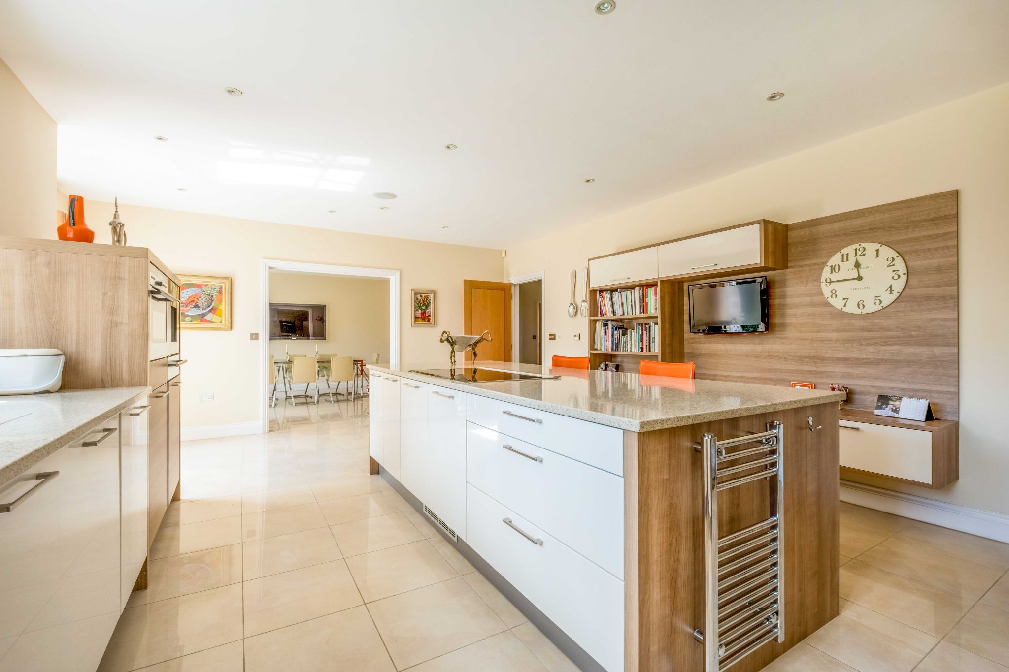 5 bedroom detached house For Sale in Sevenoaks - Photograph 6