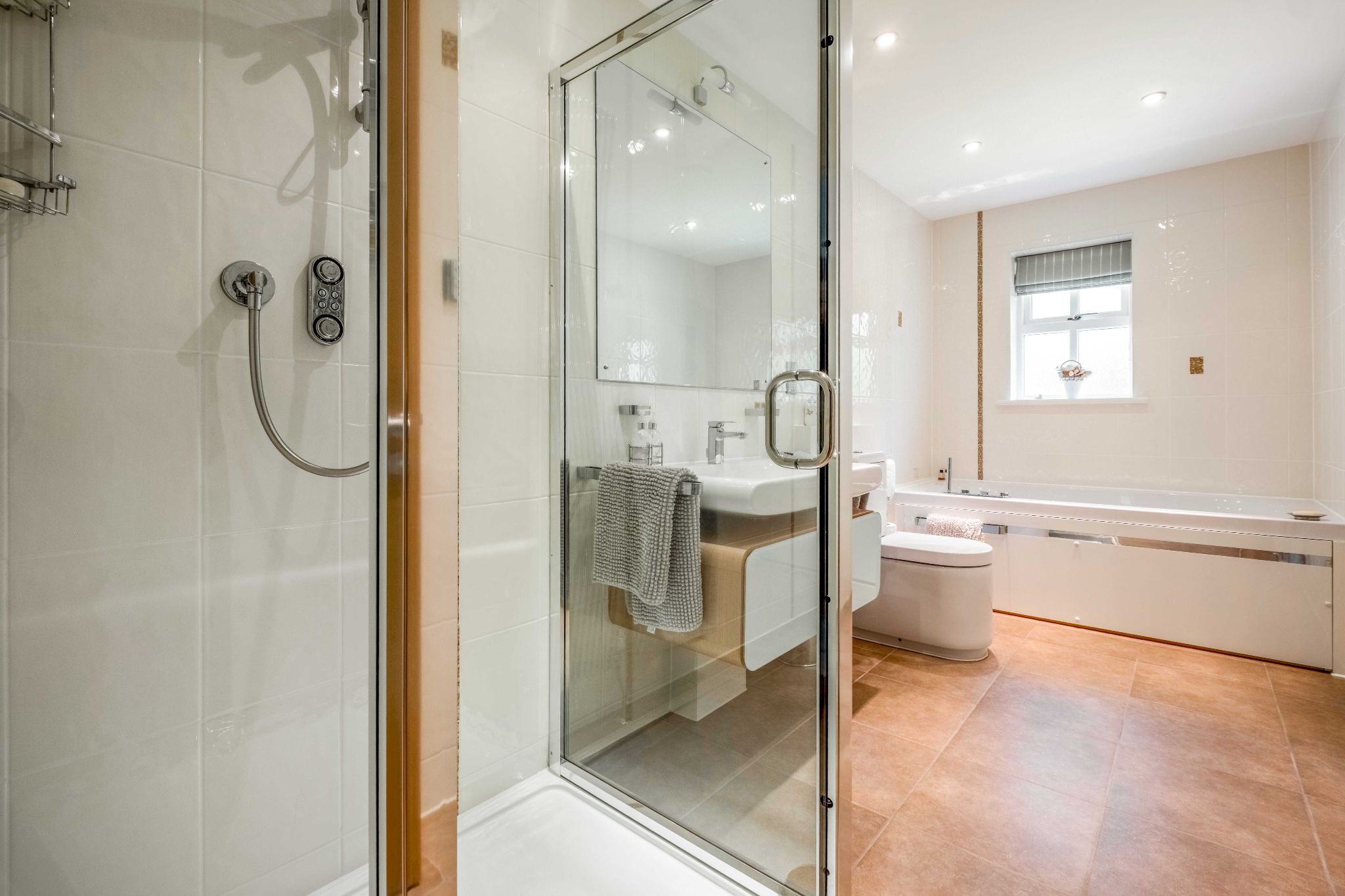5 bedroom detached house For Sale in Sevenoaks - Photograph 16