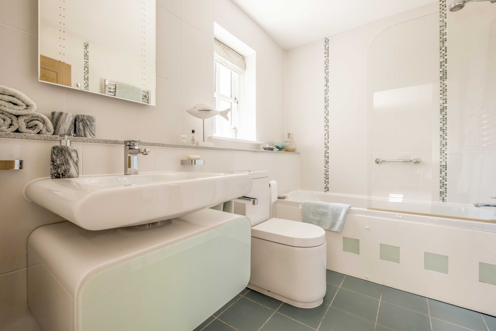5 bedroom detached house For Sale in Sevenoaks - Photograph 13
