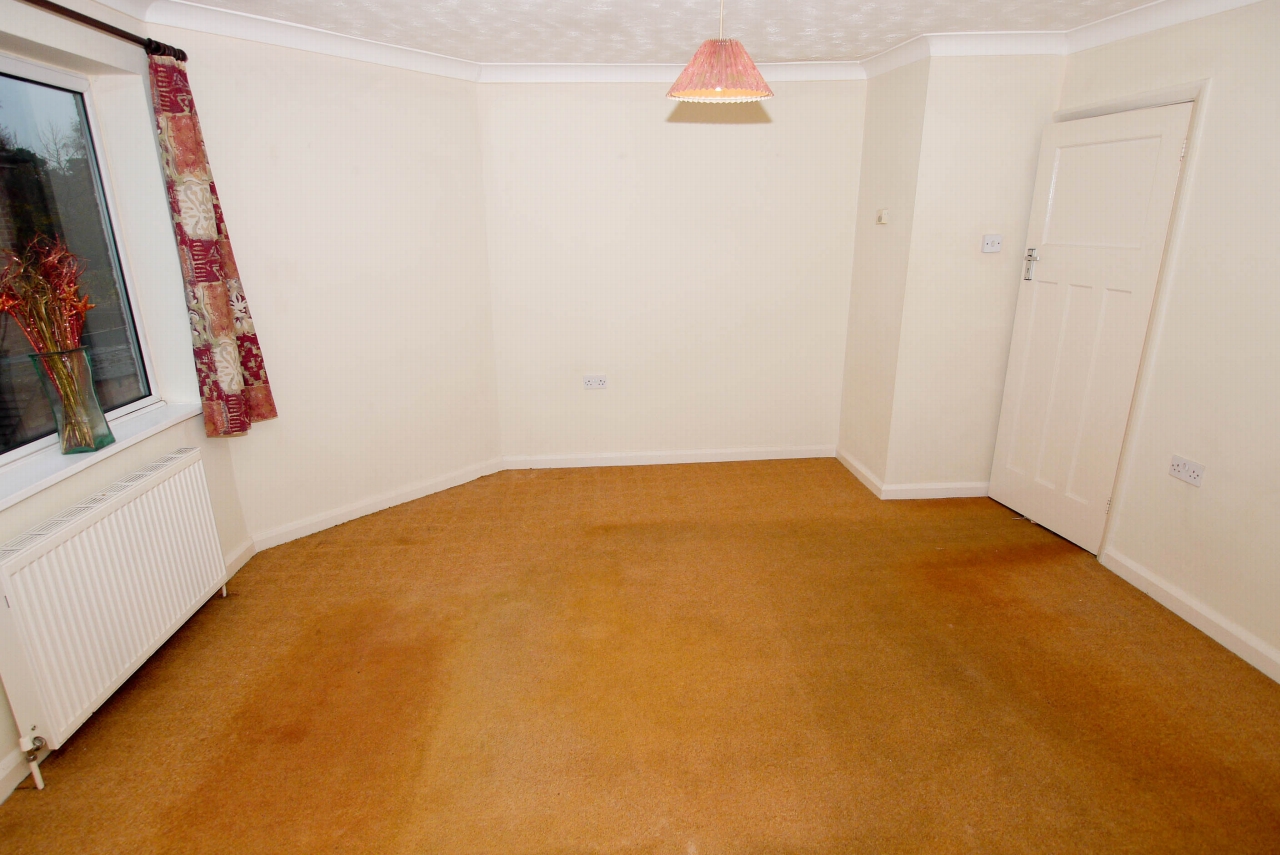 2 bedroom apartment Sold in Sevenoaks - Photograph 3