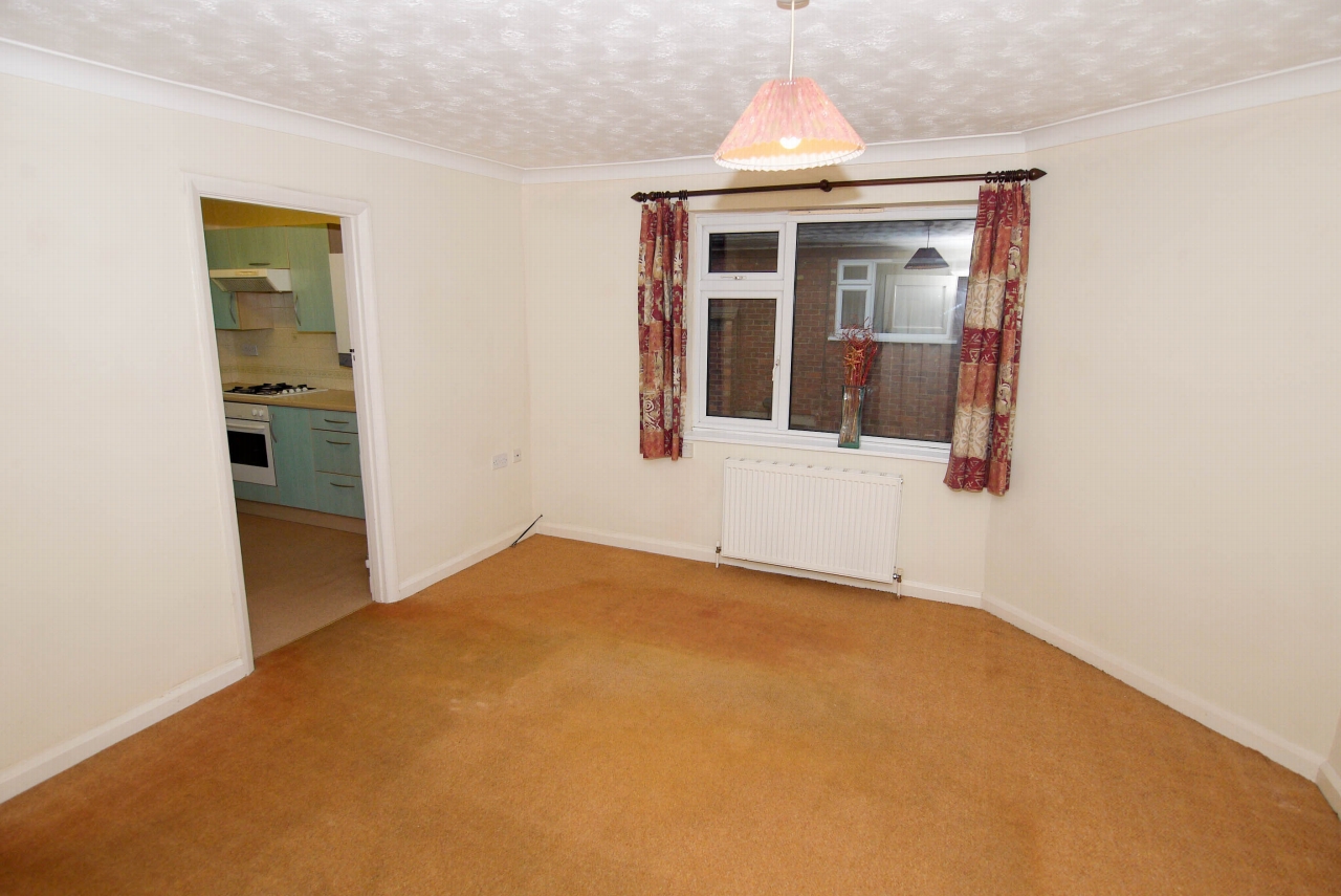 2 bedroom apartment Sold in Sevenoaks - Photograph 4