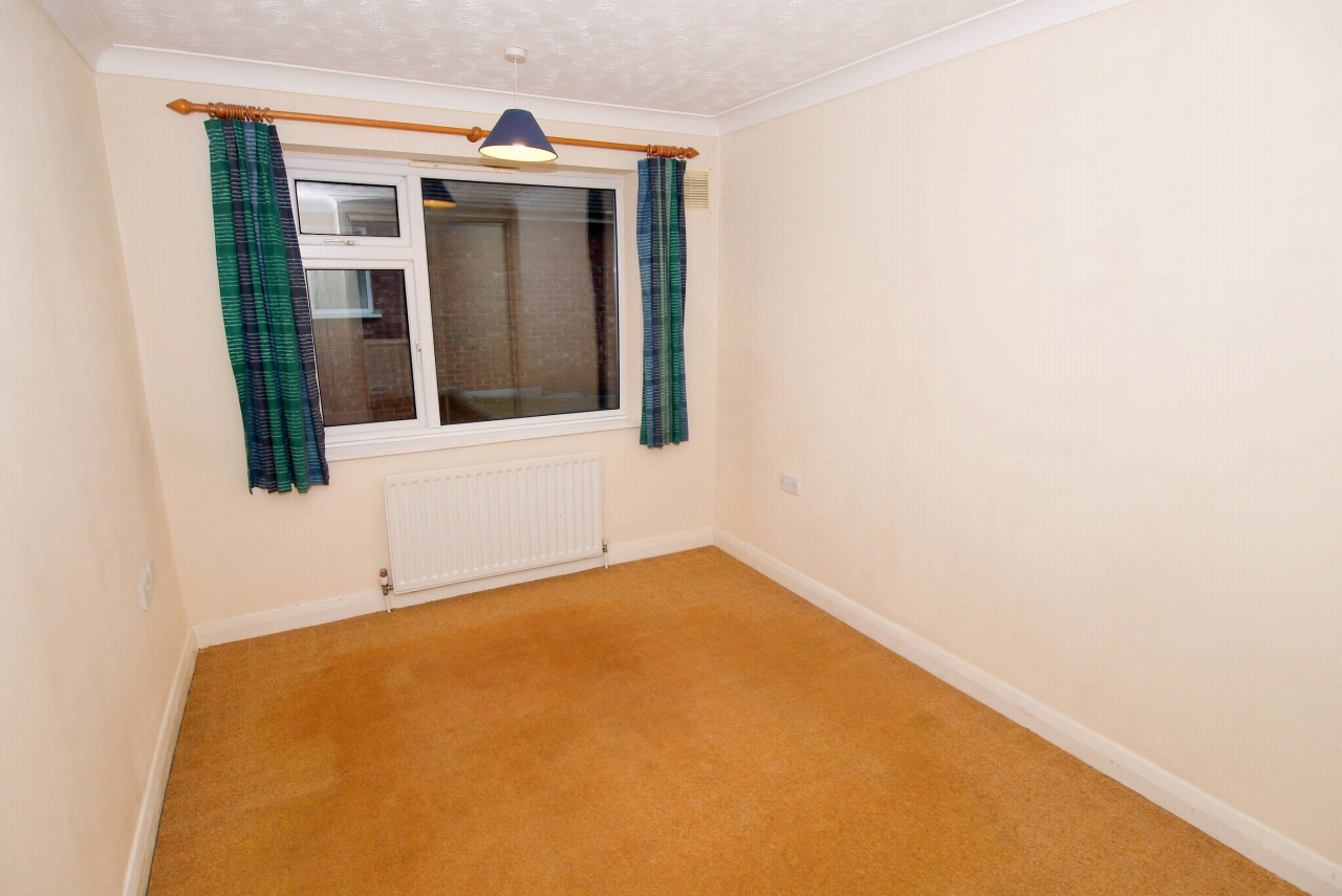 2 bedroom apartment Sold in Sevenoaks - Photograph 5