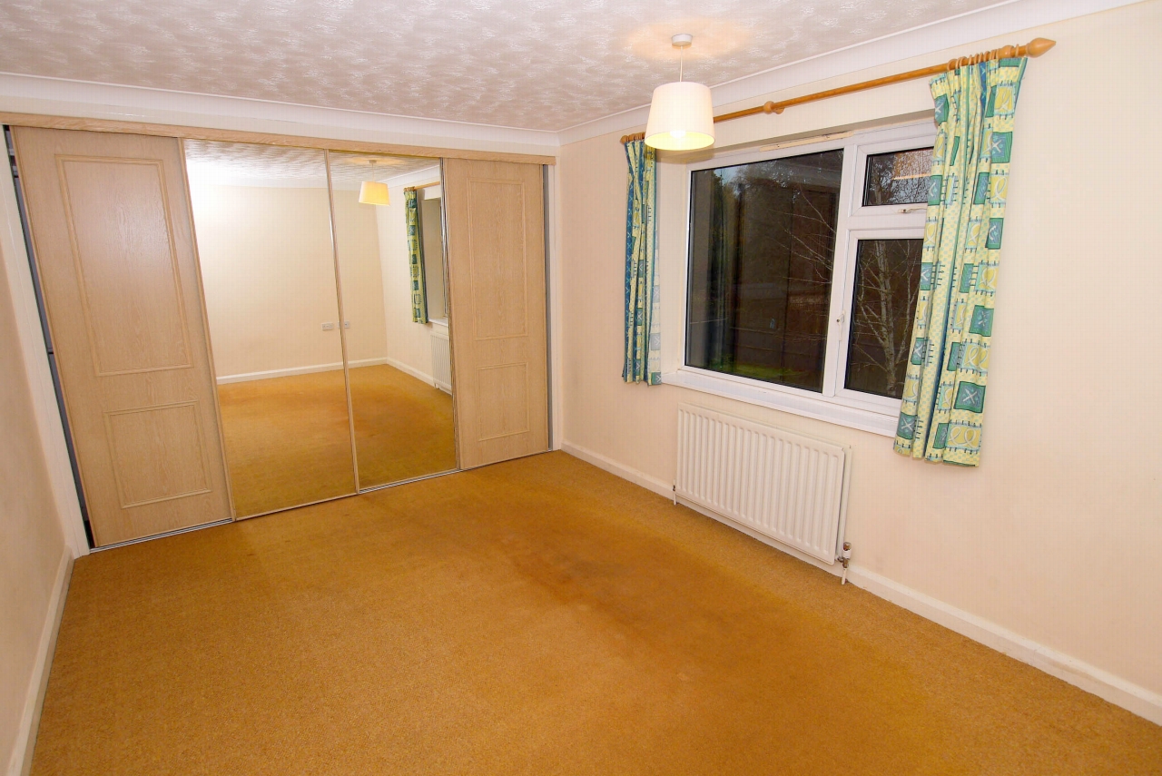 2 bedroom apartment Sold in Sevenoaks - Photograph 6