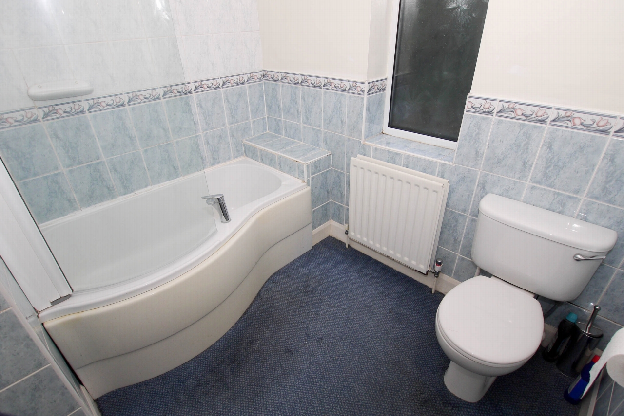 2 bedroom apartment Sold in Sevenoaks - Photograph 7