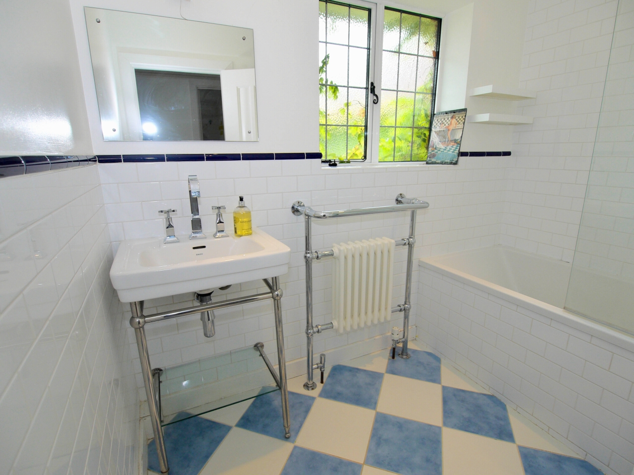 6 bedroom detached house Sold in Sevenoaks - Photograph 10