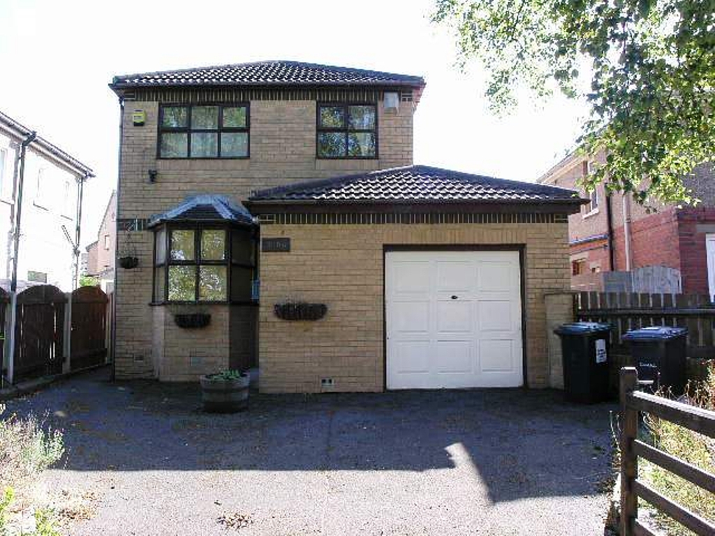 3 Bed Detached House To Rent - 0