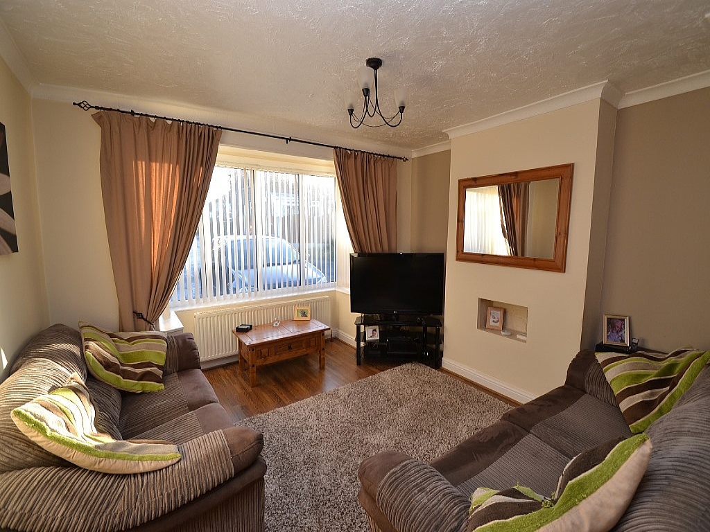 3 Bed Semi-detached House To Rent - 0