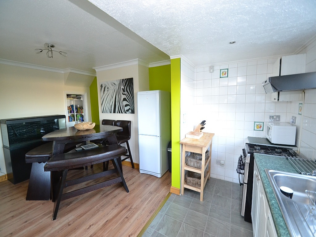 3 Bed Semi-detached House To Rent - 0