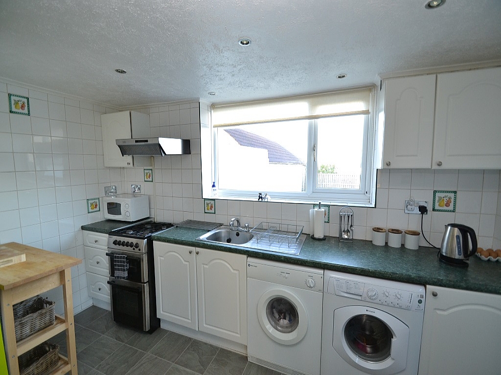 3 Bed Semi-detached House To Rent - 0