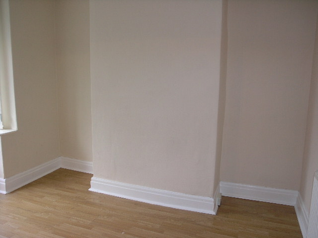 3 Bed Semi-detached House To Rent - 0