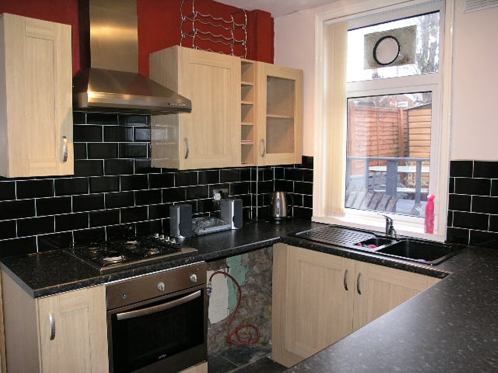 3 Bed Semi-detached House To Rent - 0