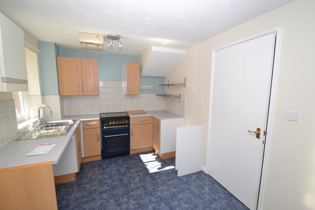3 Bed End Terraced House To Rent - 0