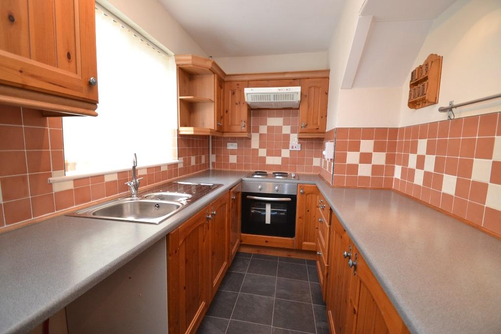 2 Bed Town House To Rent - Photograph 2