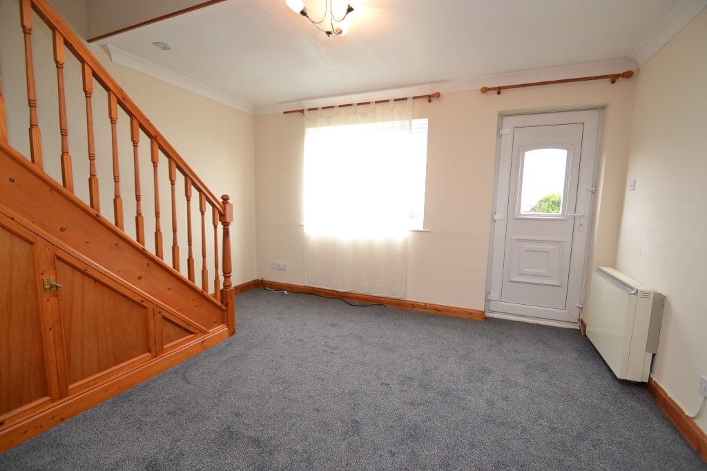 2 Bed Town House To Rent - Photograph 3