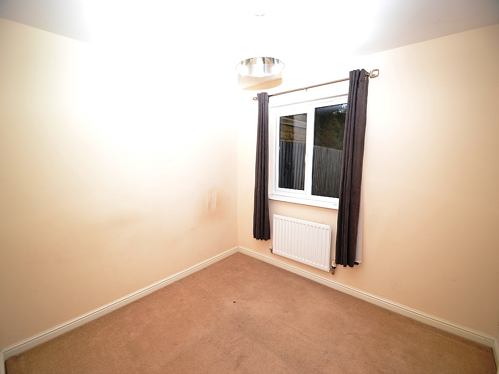 4 Bed Mid Terraced House To Rent - 0