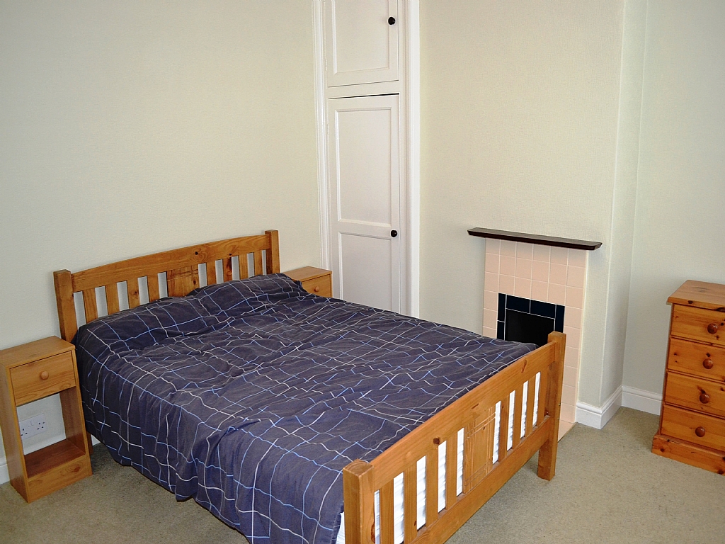 2 Bed Semi-detached House To Rent - 0