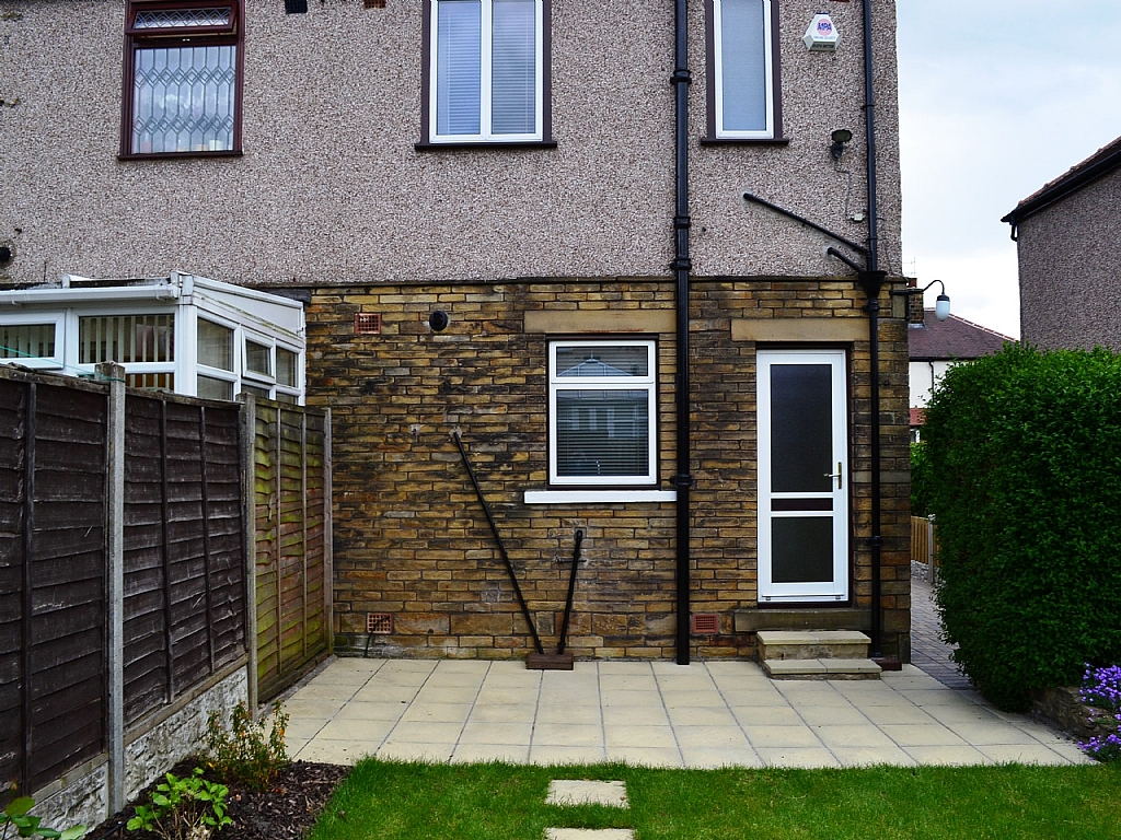 2 Bed Semi-detached House To Rent - 0