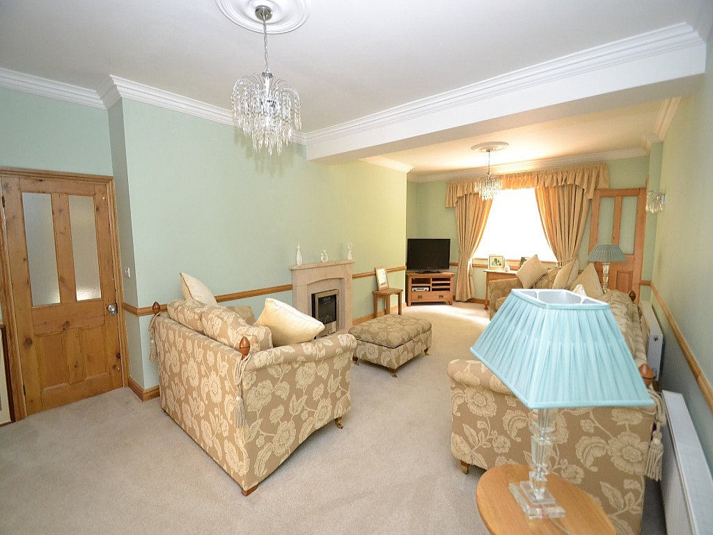 5 Bed Detached House For Sale - Photograph 2