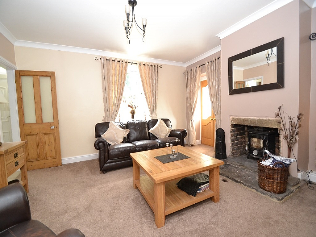 5 Bed Detached House For Sale - Photograph 4