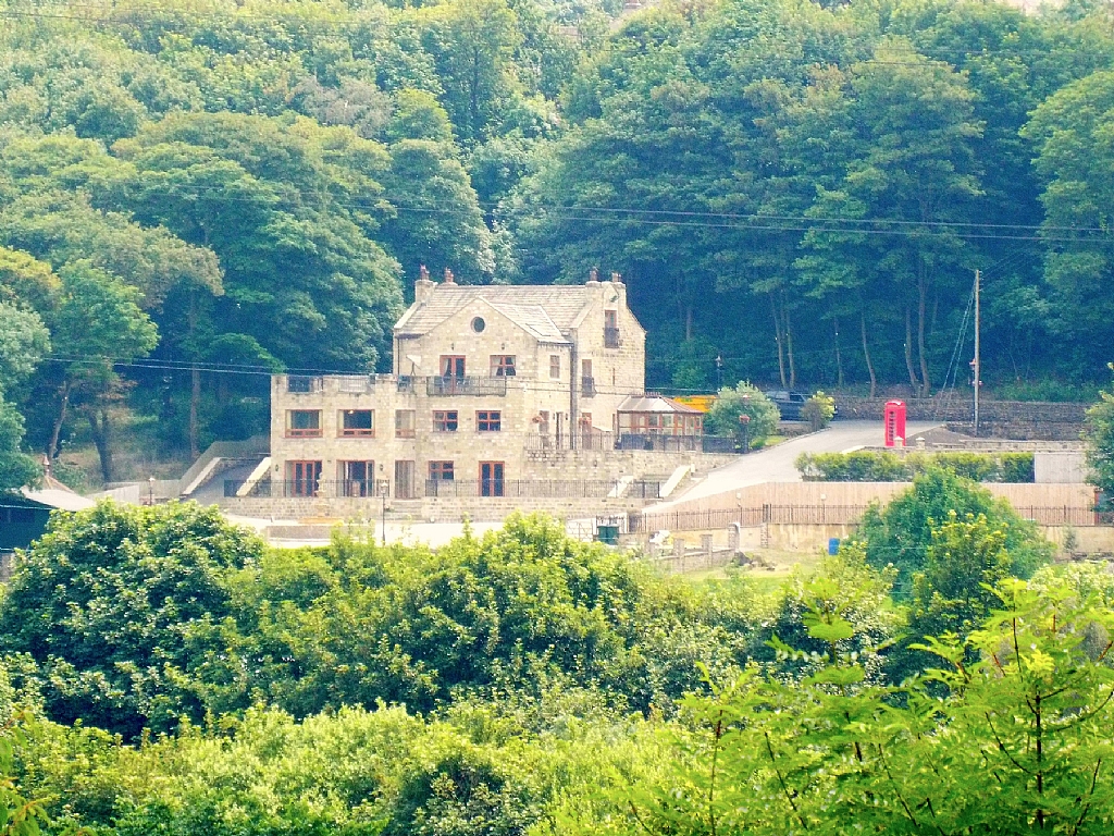 5 Bed Detached House For Sale - Photograph 1