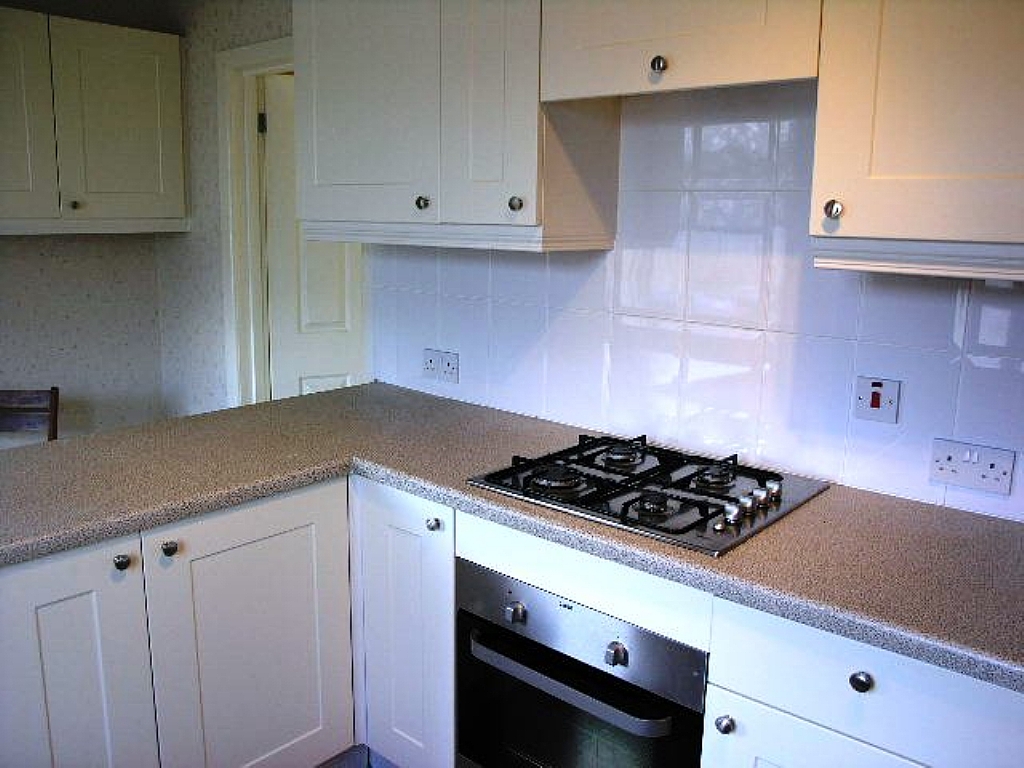 2 Bed Semi-detached House To Rent - 0