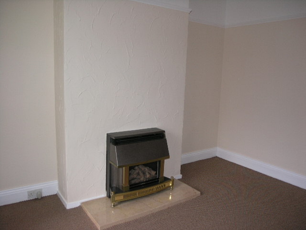 3 Bed Semi-detached House To Rent - 0