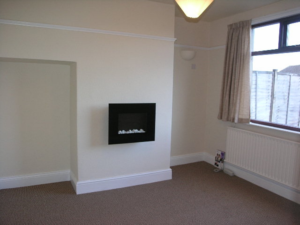 3 Bed Semi-detached House To Rent - 0