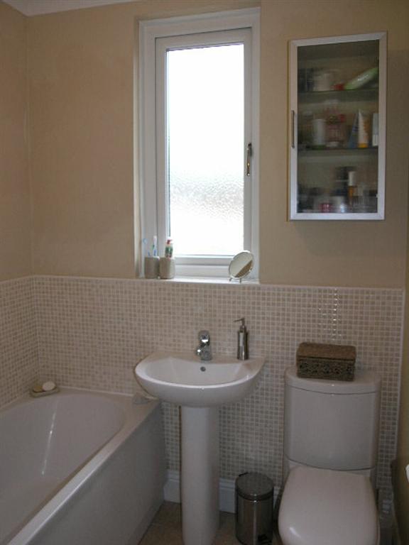 3 Bed Semi-detached House To Rent - 0