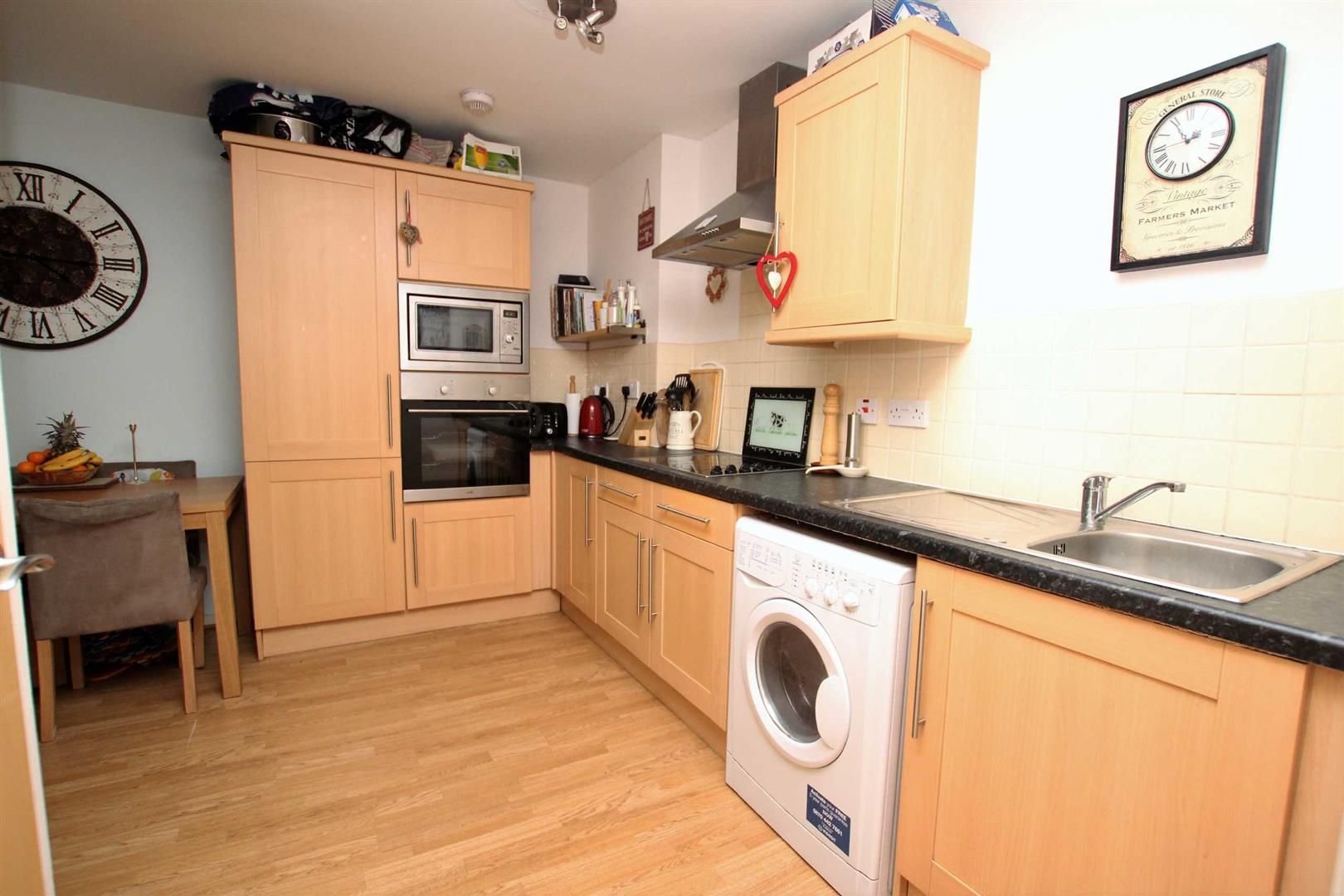2 Bed Apartment Flat/apartment For Sale - Photograph 4