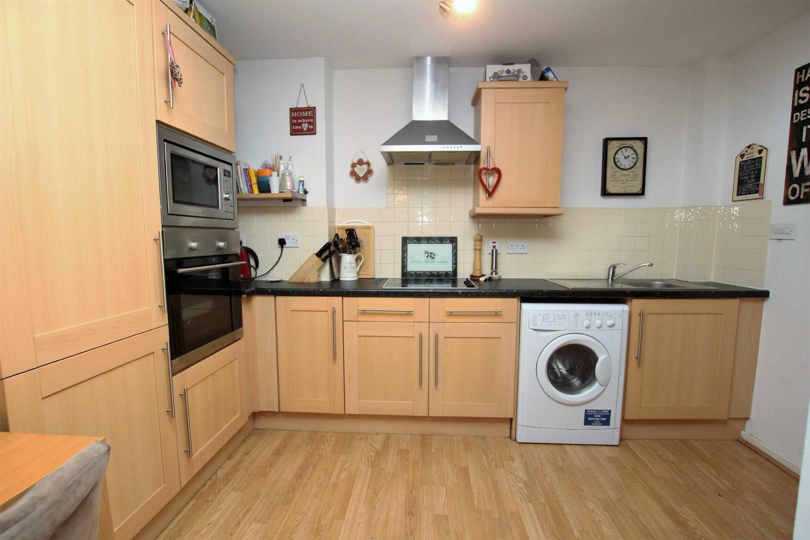2 Bed Apartment Flat/apartment For Sale - Photograph 3
