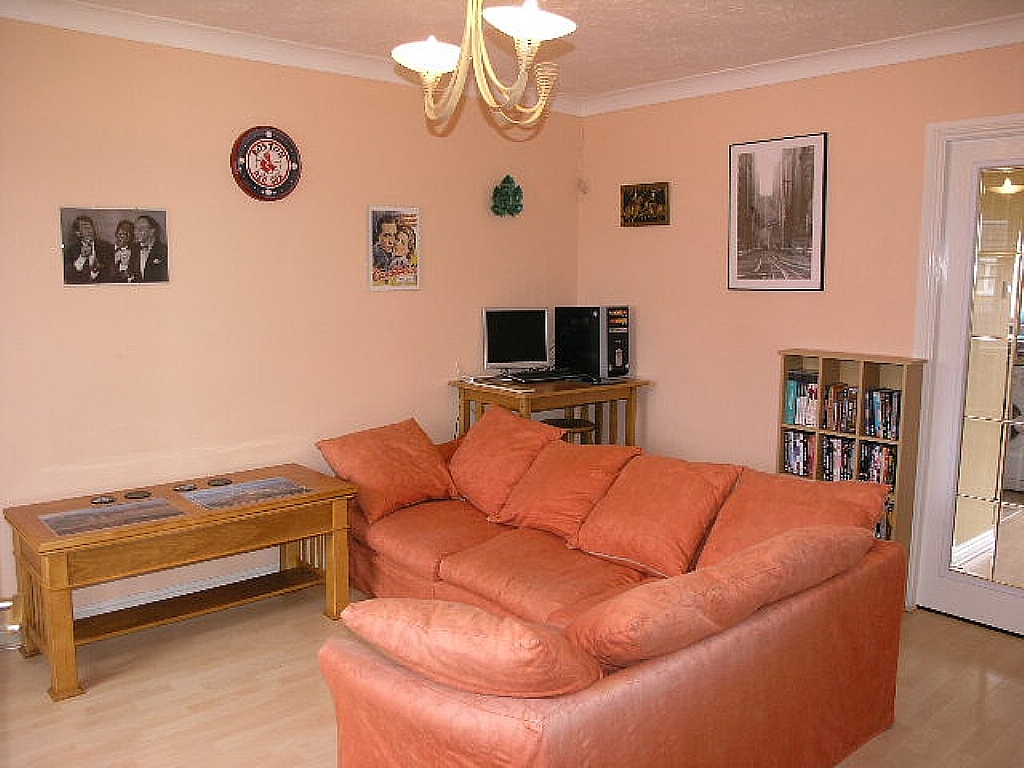 3 Bed Detached House To Rent - 0