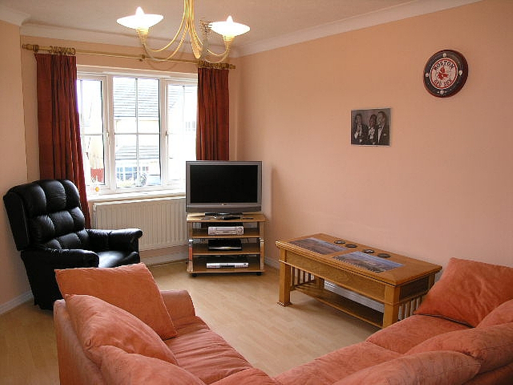 3 Bed Detached House To Rent - 0