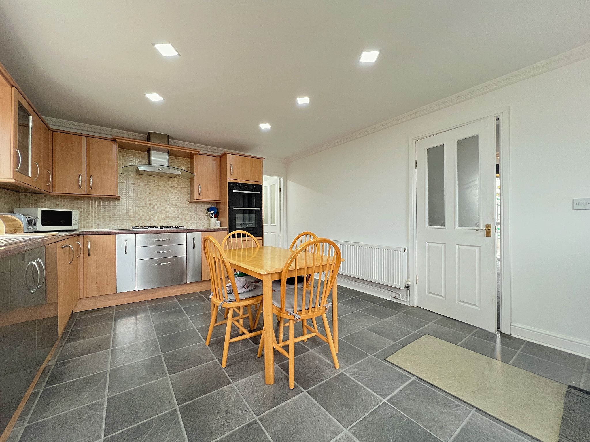 4 Bed Detached House For Sale - Photograph 5