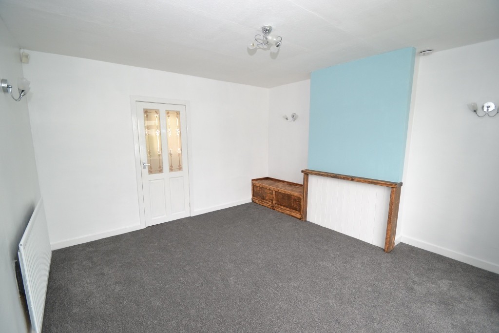 3 Bed Semi-detached House To Rent - 0