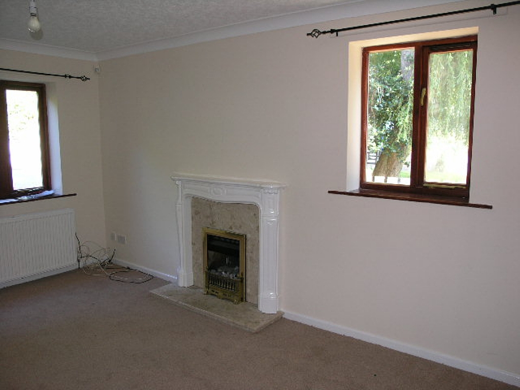 2 Bed Semi-detached House To Rent - 0