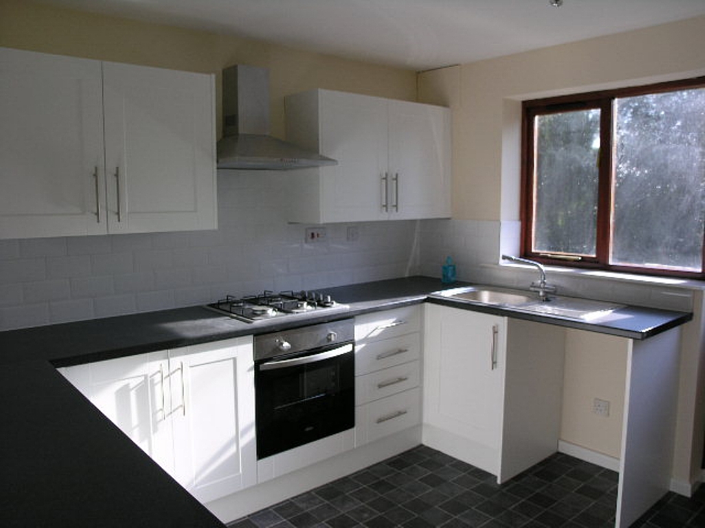 2 Bed Semi-detached House To Rent - 0