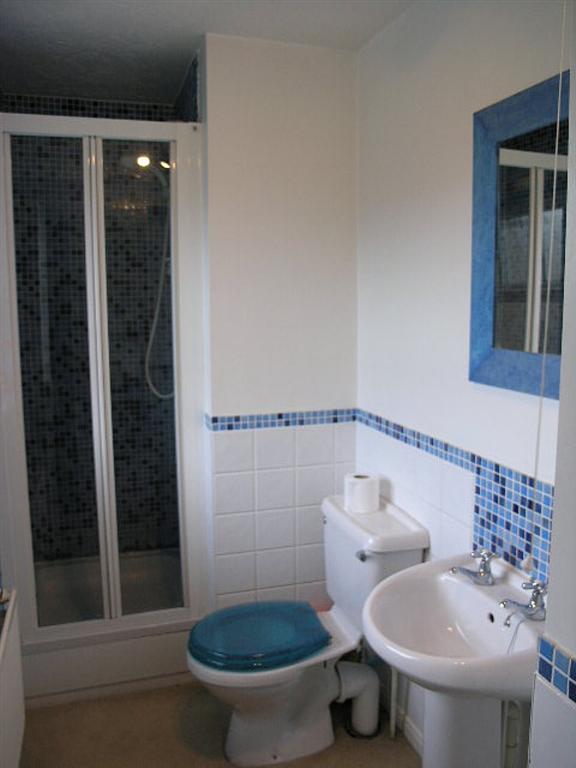 3 Bed Mid Terraced House To Rent - 0