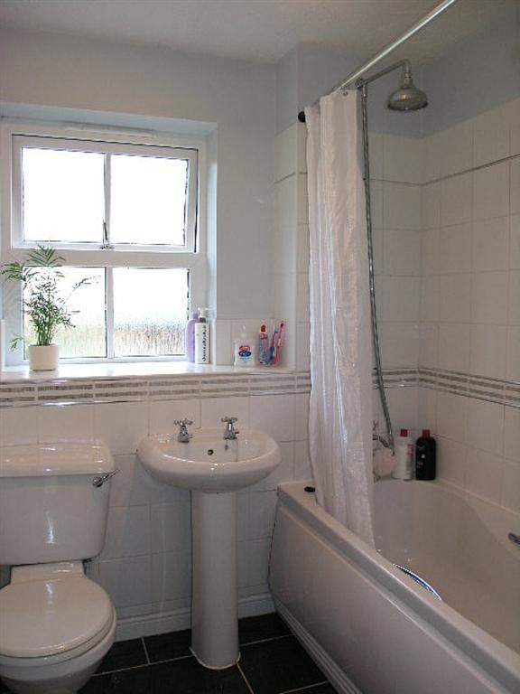 3 Bed Mid Terraced House To Rent - 0