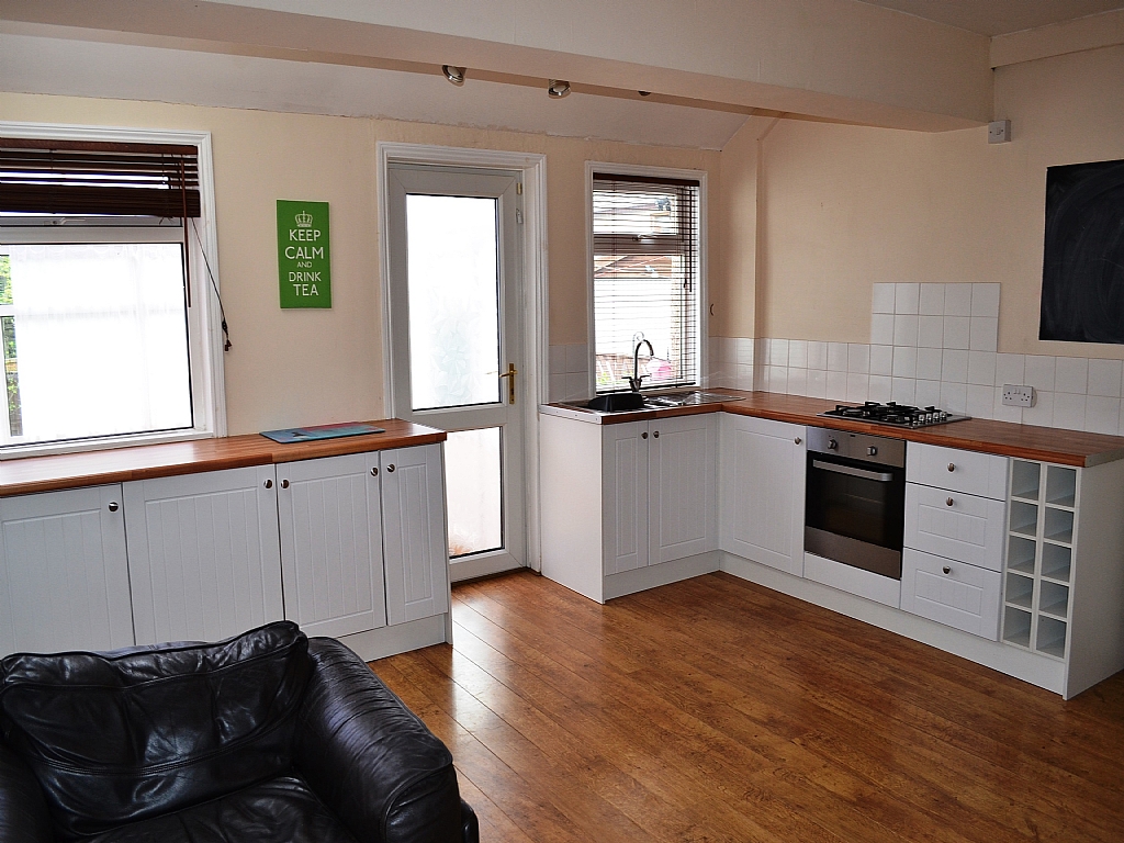 3 Bed Semi-detached House To Rent - 0