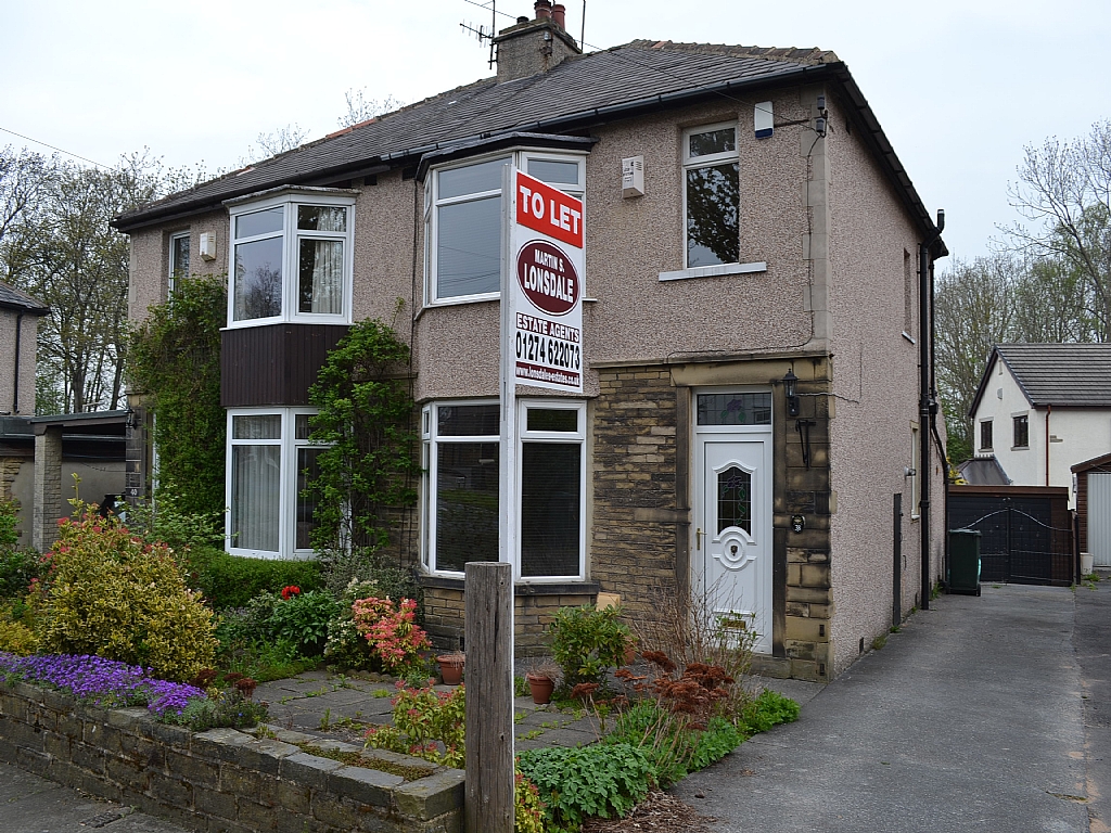 3 Bed Semi-detached House To Rent - 0