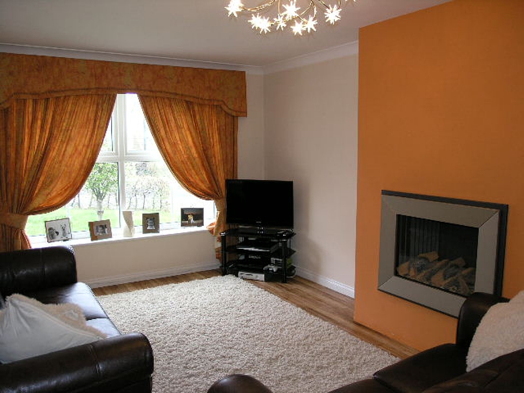 5 Bed Detached House To Rent - 0