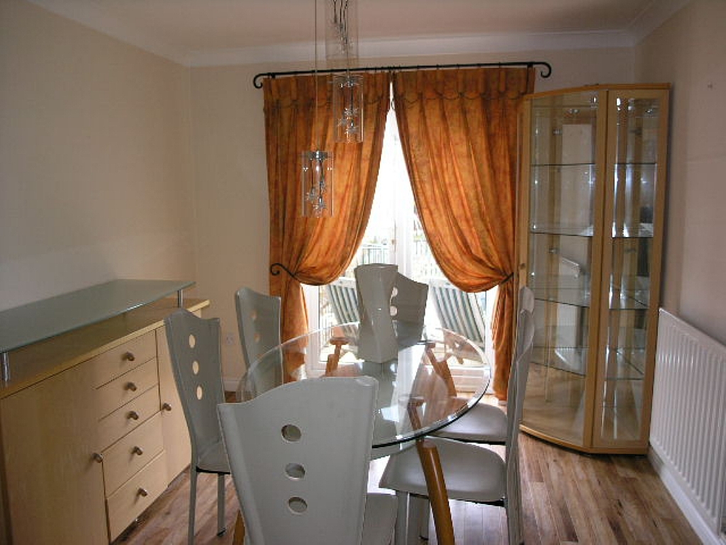 5 Bed Detached House To Rent - 0