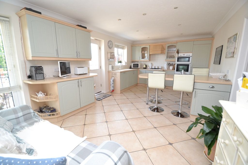 3 Bed Detached Bungalow For Sale - Photograph 10
