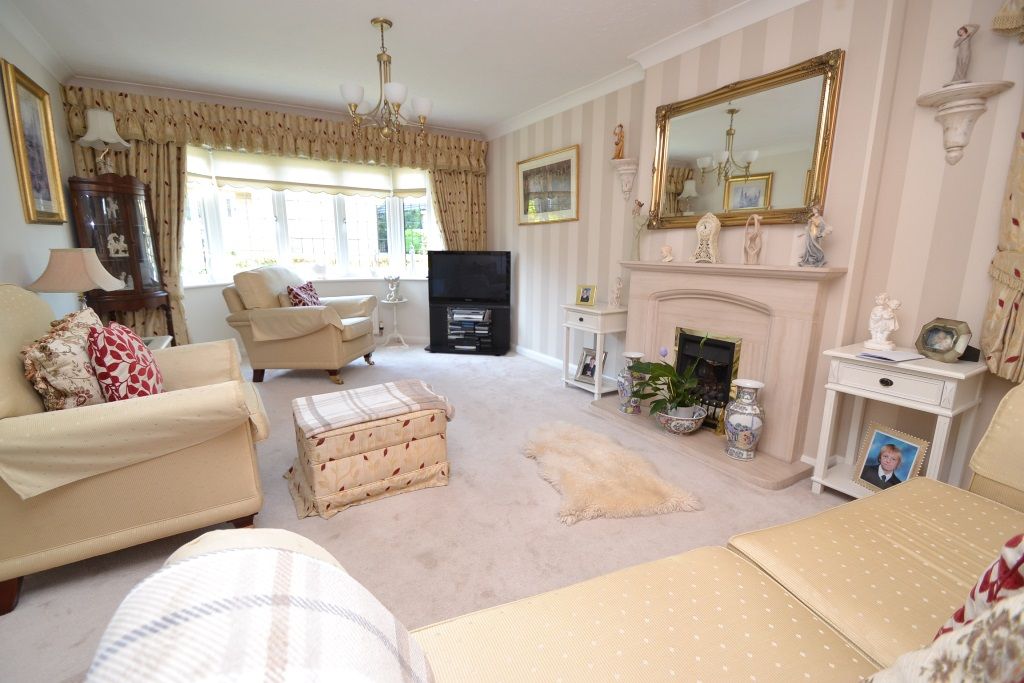 3 Bed Detached Bungalow For Sale - Photograph 4